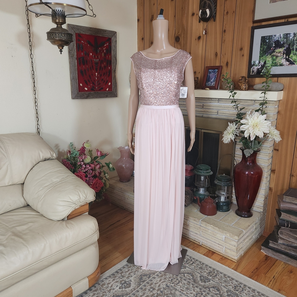 Shine In Rose Gold! NWT David’s Bridal Sequin Gown 